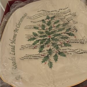 Lenox Green and Red Holiday Decor Wreath